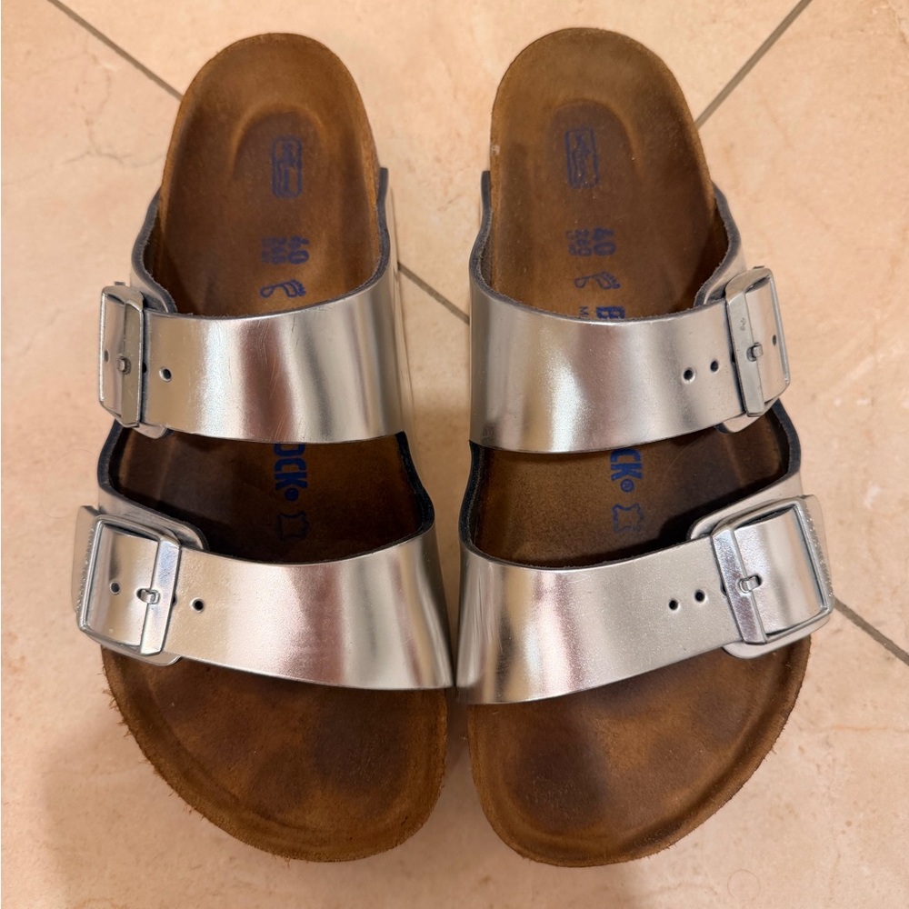 Arizona Soft Footbed birkenstocks in metallic silver size 40 - Picture 2 of 11
